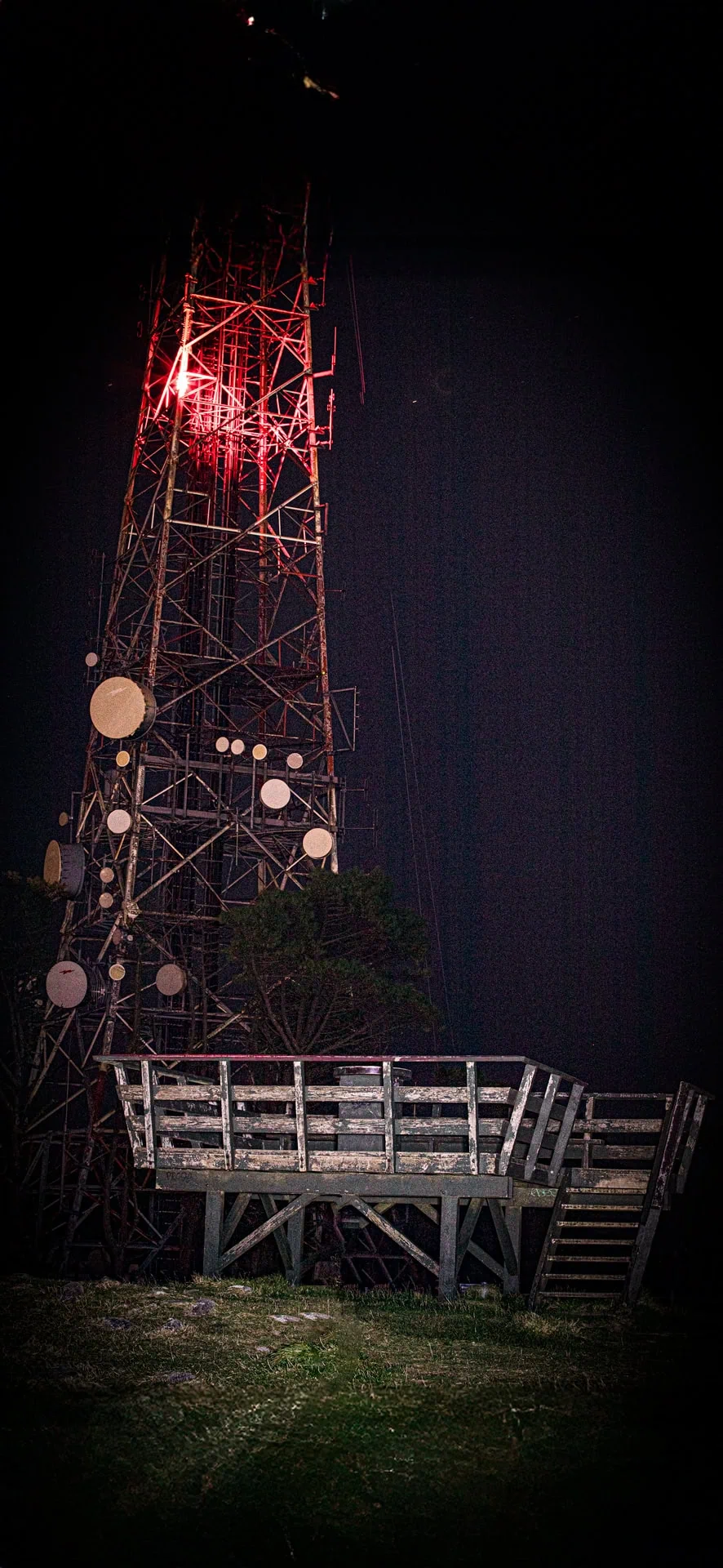  The observation deck on Kaukau at night with the mast behind 