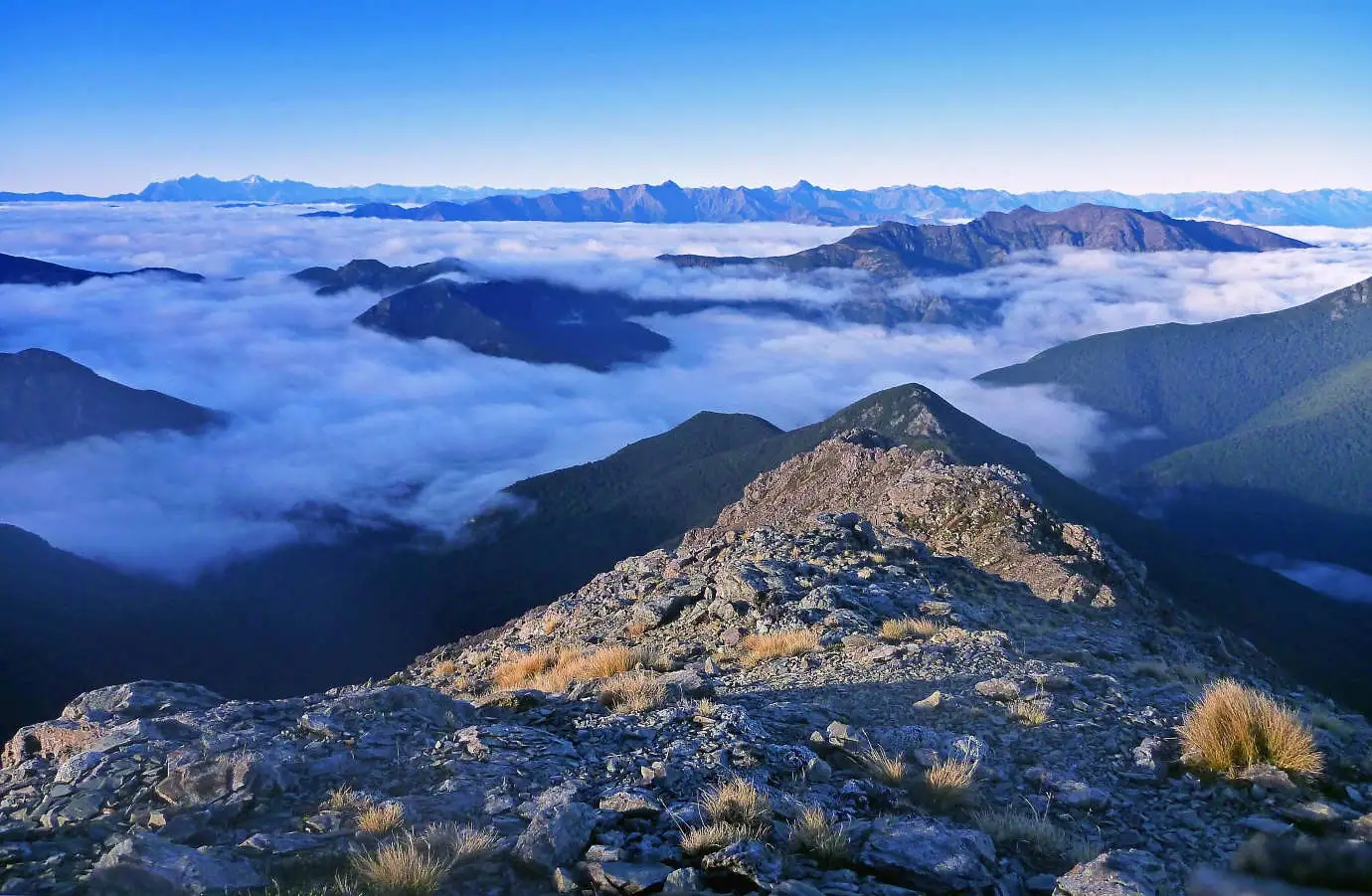 Stunning view other the Richmond Range tops with mist in the valleys