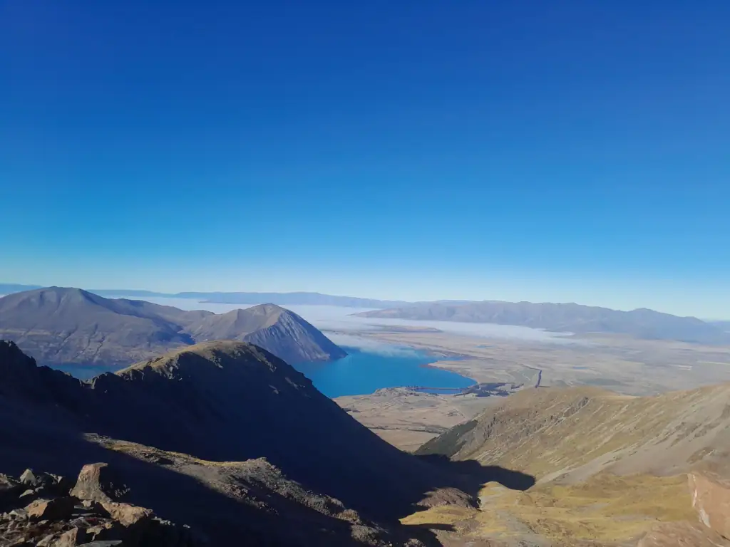 A landscape view looking down to Lake Ōhau from the climb towards Pinnacle and Lake Dumb-bell. 